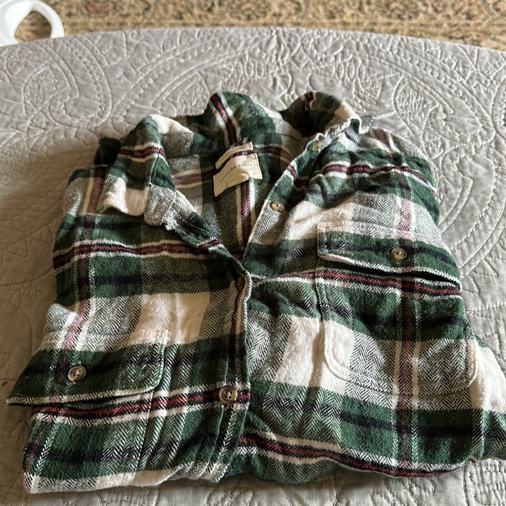 American Eagle Classic Fit Bilutton down shirt